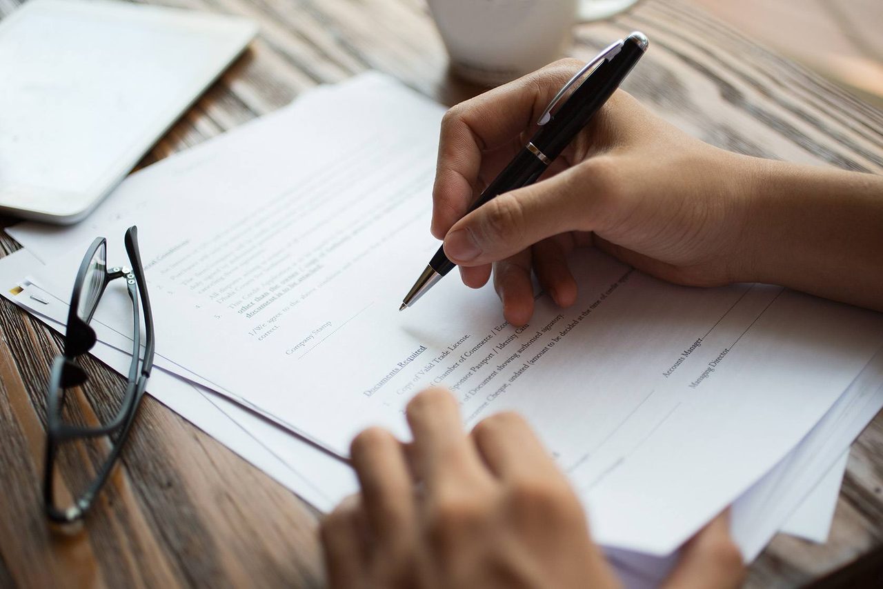 Firma de la documentacion comercial para el alta de proveedor